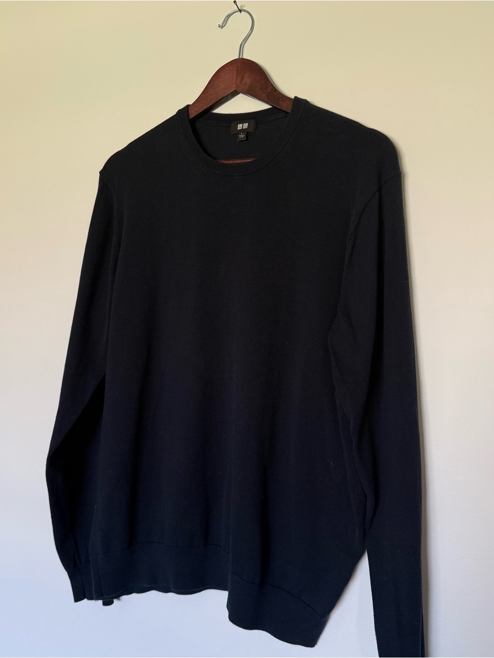 Uniqlo Men’s Black Crewneck Knit Sweater